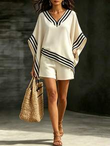 SHEIN Holidaya Bộ đồ nữ mùa hè gồm áo cổ chữ V và quần short, phối màu tương phản, tay ngắn, quần short cạp cao co giãn, phong cách thường ngày, rộng rãi, thích hợp cho kỳ nghỉ. - Màu be - Xem 4