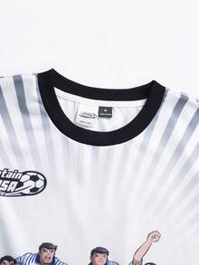 Captain Tsubasa X SHEIN STYNVO Kaos Longgar Kasual Pria Motif Kartun Garis-Garis Ombre, Cocok untuk Perjalanan Sehari-hari di Musim Panas dan Liburan - Putih - View 7