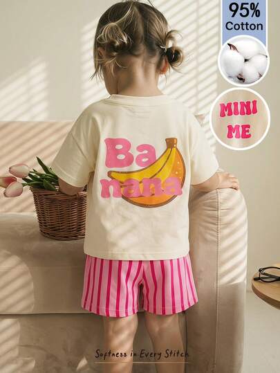 Cozy Pixies Bộ đồ 2 món cho bé gái, gồm áo thun cổ tròn in hình quả chuối hoạt hình và quần short kẻ sọc, thích hợp cho mùa hè, kỳ nghỉ, các hoạt động trong nhà và ngoài trời.
