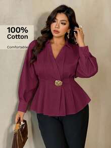 Auralis Blusa feminina plus size de manga comprida, ideal para outono/inverno/primavera. Blusa branca com pregas assimétricas e fivela metálica decorativa. Elegante modelo envelope com decote cruzado. Blusa romântica francesa para o trabalho. - Borgonha - Ver 6