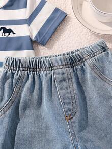 Outfit casual per bambino maschio con maglietta a maniche corte a girocollo con stampa a righe Mustang e pantaloncini di jeans - Bianco - Visualizzare 3
