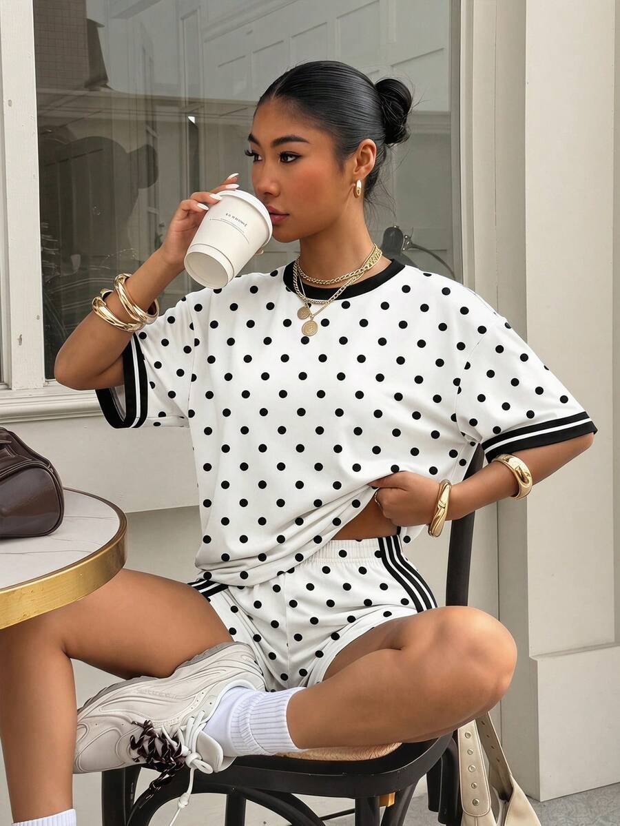 SHEIN 少女休闲简约风运动条纹波点印花图案新款休闲印花T恤搭配宽松短款两件套,日常穿着,春夏运动季皆宜。 - 彩色 - 查看 1