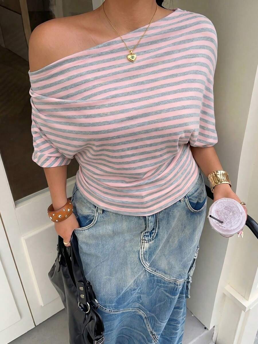 Muchica Áo thun casual size lớn sọc hồng vai bất đối xứng - Hồng - Xem 1