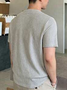 Manfinity Dauomo Kaos Kasual Musim Panas Serbaguna dengan Leher Bulat dan Garis-garis - Hitam dan Putih - View 2