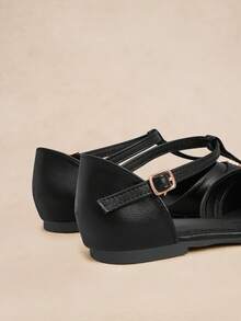 Rosivie Giày nữ kiểu Pháp cổ điển quai chữ T, sandal bít mũi, giày La Mã khóa kim loại Camellia, giày đế mềm rỗng kiểu lồng heo, sandal đế bằng màu đen đa năng cho mùa hè. - Đen - Xem 6