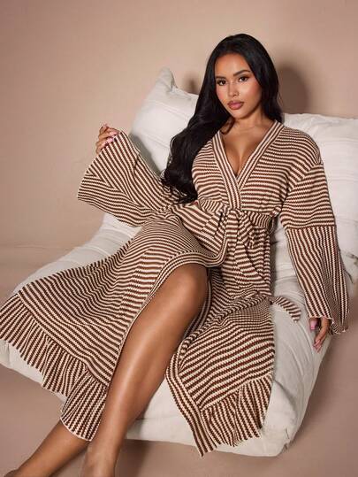 Lazeform Áo choàng dài tay thắt eo hai tông màu phối họa tiết sọc jacquard dành cho nữ, cỡ lớn.