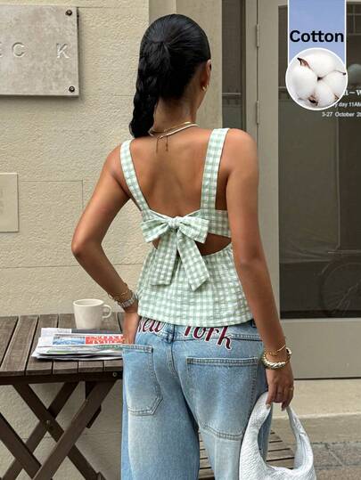 Serisse Blusa xadrez sem mangas com detalhe de laço e babados nas costas, ideal para o verão.