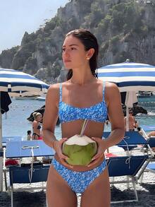 Swim Mod 两件套女士沙滩装，时尚可爱性感度假海边泳池派对随机碎花图案，可调节吊带露脐上衣和比基尼泳裤，春夏款 - 彩色 - 查看 1