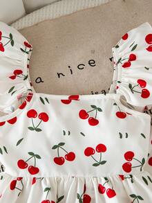 SHEIN LMoss Kids 兒童 LMoss 女孩可愛櫻桃印花短袖上衣 & 短褲套裝，適合幼兒在春季、夏季、秋季穿著，上衣背面有蝴蝶結設計，年輕女孩休閒度假風格，女孩紅色 2 件套裝，女孩優雅長褲套裝，女孩可愛櫻桃印花長褲 - 白色 - 查看 4