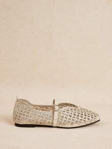 Rosivie Women Casual Versatile Commuter Hollow Embroidery Flats - Apricot 3 - View 2