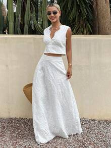 Livesso Bộ hai món nữ gồm áo croptop sát nách cổ sóng bất đối xứng và chân váy dài - trắng - Xem 4