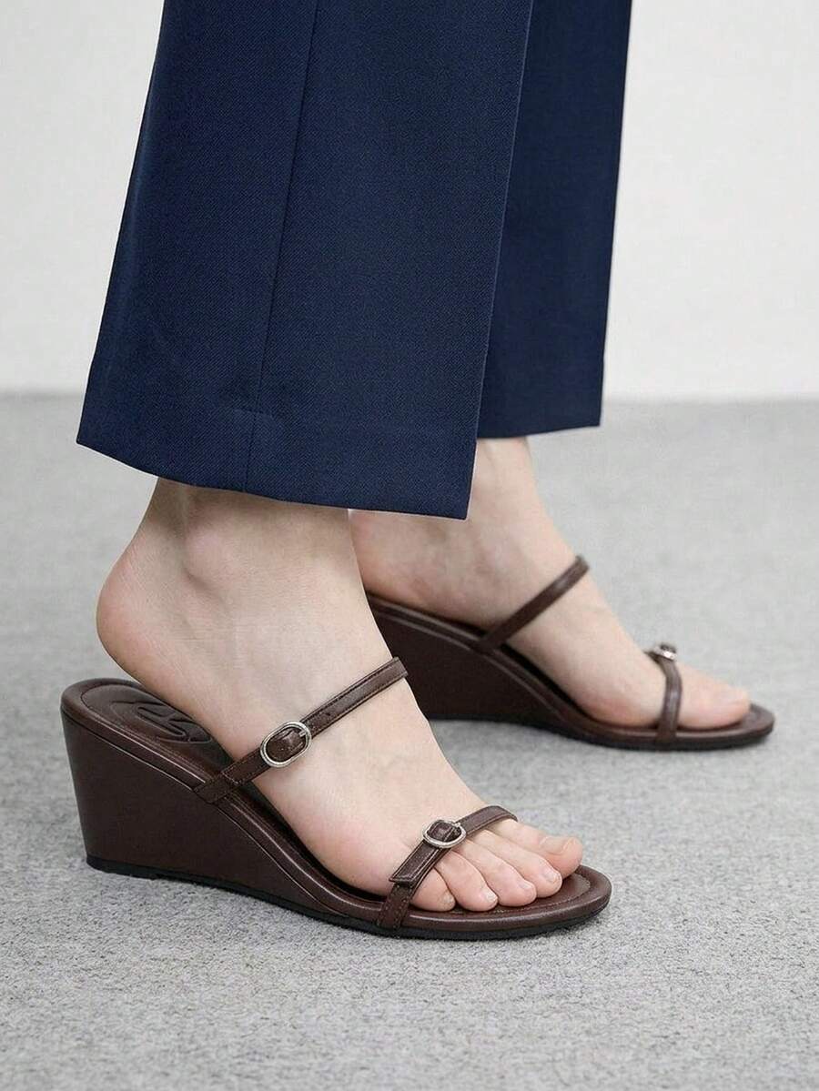 CUCCOO BIZCHIC 女款時尚百搭度假休閒坡跟涼鞋 - 深咖啡 - 查看 1