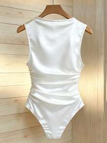 Franclia Mono ajustado con cuello asimétrico, decoración de hebilla metálica y cintura fruncida - Blanco - Ver 2