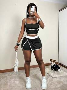 SHEIN Tall Sommer Neues sexy Camisole Set für Frauen, minimalistischer sexy Stil Crop Top und lässige Shorts 2-teiliges Set, für große Frauen - Schwarz und Weiss - View 1
