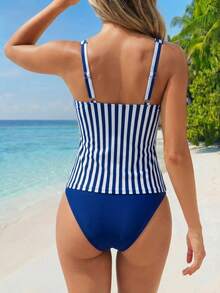 Swim Lushoire Bộ đồ bơi tankini kẻ sọc cổ chữ V xếp ly mới mùa Xuân/Hè 2026, 2 món, thời trang tôn dáng, dễ thương, thanh lịch, gợi cảm, phong cách rock Y2K, thích hợp cho bãi biển, tiệc bãi biển, bóng chuyền bãi biển, lễ hội âm nhạc, hẹn hò trên bãi biển, hộp đêm. - Đen và trắng - Xem 2