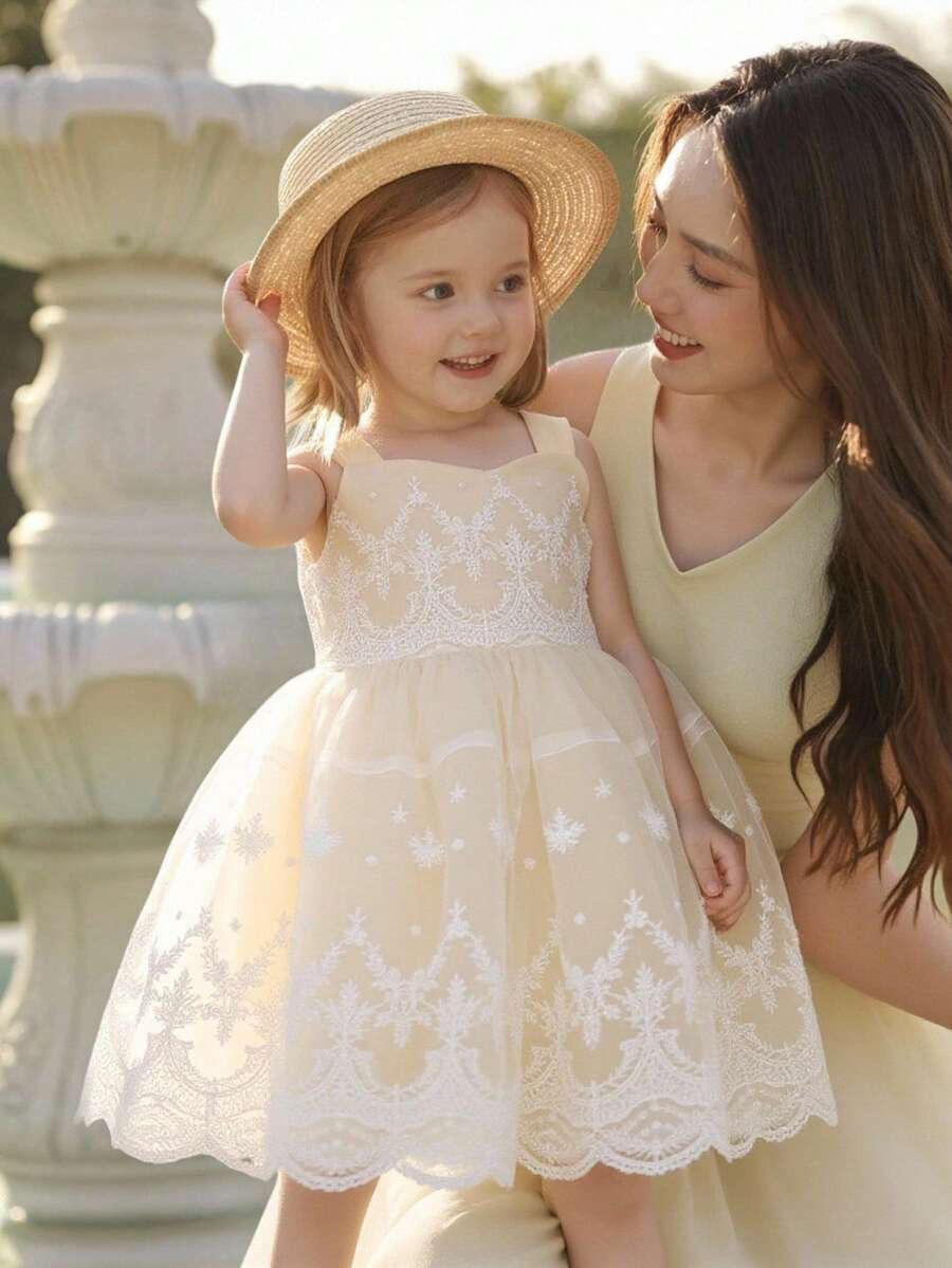 SHEIN Glamorique Kids 女婴公主裙，香槟色薄纱裙，吊带裙，花童，生日派对，婚礼，无袖，刺绣花边，后背蝴蝶结