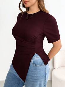 SHEIN Essnce Áo thun nữ cỡ lớn thời trang xuân/hè, thoải mái, co giãn, dễ chịu, cơ bản, đa năng, tôn dáng, vạt áo bất đối xứng, eo nhún, tay ngắn, màu đen, trang phục mùa hè, áo ôm dáng, áo đi chơi. - Màu Đỏ Sâu - Xem 4