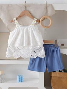 Elladie kids 2 قطعة/مجموعة طقم فتيات بأسلوب كوري أنيق وحلو، توب كاميسول بطبقة مزدوجة من قماش مطرز بزهور ثلاثية الأبعاد ومفرغ + شورت كاجوال، زي أميرة عصري لحفلات العطلات وأعياد الميلاد والهدايا والسفر في الربيع والصيف - أبيض - مشاهدة 6
