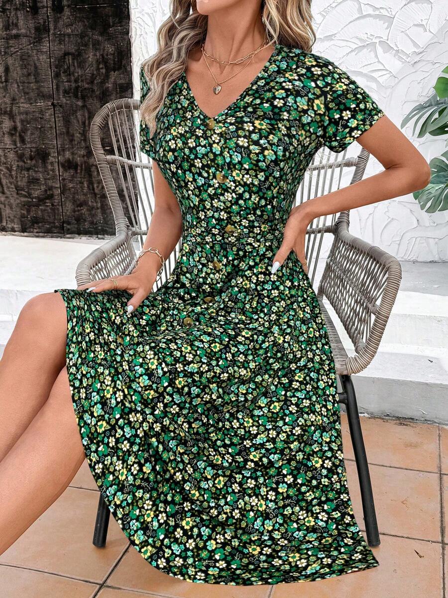 SHEIN Clasi 女款新款時尚優雅V領碎花裝飾鈕扣陽光傘裙中長洋裝,短袖夏季洋裝,適合日常通勤與辦公穿著 - 綠色 - 查看 1
