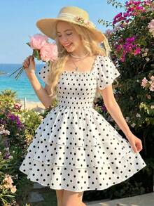 SHEIN Vestido casual de vacaciones para adolescentes con cuello cuadrado texturizado, mangas cortas, volantes en la Bottom y silueta evasé - Blanco y Negro - Ver 3