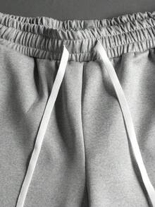 Manfinity Hypemode Men's Casual Street Style One-Piece Sweatpants, Short Knit Sweatpants, Elastic Drawstring Waistband, Street Style, Comfortable And Warm, Simple Slogan - Light Grey - View 4