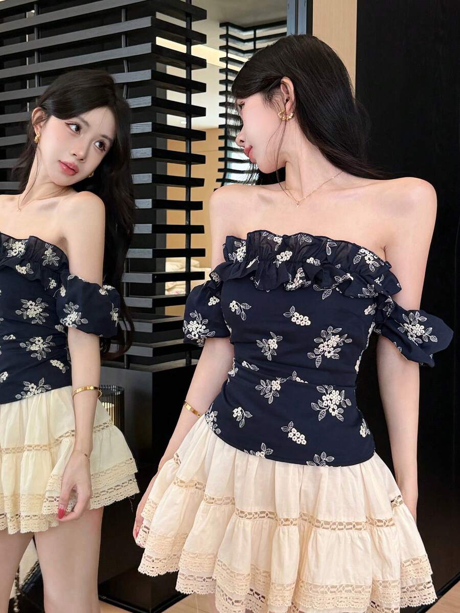 DAZY Áo blouse nữ ôm sát trễ vai bèo nhún thêu hoa - Màu xanh hải quân - Xem 1