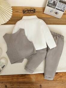 SHEIN Bộ vest nam 2 món bao gồm áo vest dệt và quần dài, không có áo sơ mi và phụ kiện, thích hợp cho tiệc sinh nhật, đám cưới, biểu diễn sân khấu, quần áo cho bé trai. Trang phục Ngày của Mẹ đầu tiên của bé//Trang phục gia đình đồng bộ/Trang phục mẹ và bé - Xám - Xem 2