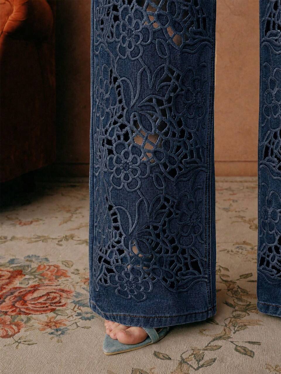 Anewsta Elegant Autumn Commuting Jeans For Women, Fashionable Embroidered Hollow High Waist Straight Leg Dark Blue Denim Jeans, Suitable For Commuting, Daily Wear And Outings