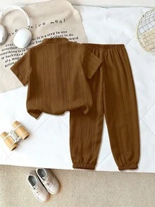 SHEIN Streecool Kids 小男孩2件組休閒韓風短袖襯衫與慢跑長褲套裝，適合春夏季日常穿著 - 棕色 - 查看 2