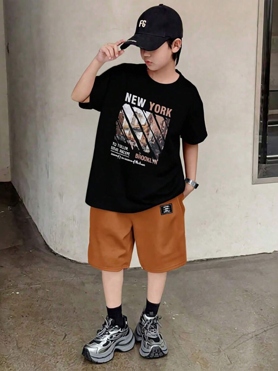 SHEIN 青少年男孩夏季涼爽時尚休閒戶外圓領短袖條紋印花T恤搭配極簡運動慢跑短褲2件套，新夏季款適合多季節穿著 - 卡其色 - 查看 1