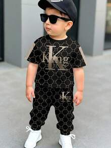 Bộ quần áo 2 mảnh cho bé trai mùa thu, kiểu dáng thể thao rộng rãi thoải mái, cổ tròn, tay ngắn, áo thun cổ tròn tay ngắn, thoải mái, thời trang tối giản, in chữ "Old Money Wind King" cổ điển. - Nhiều màu - Xem 1