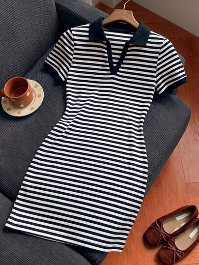 Vestido midi de mujer con cuello polo, escote en V, mangas cortas y estampado de rayas horizontales