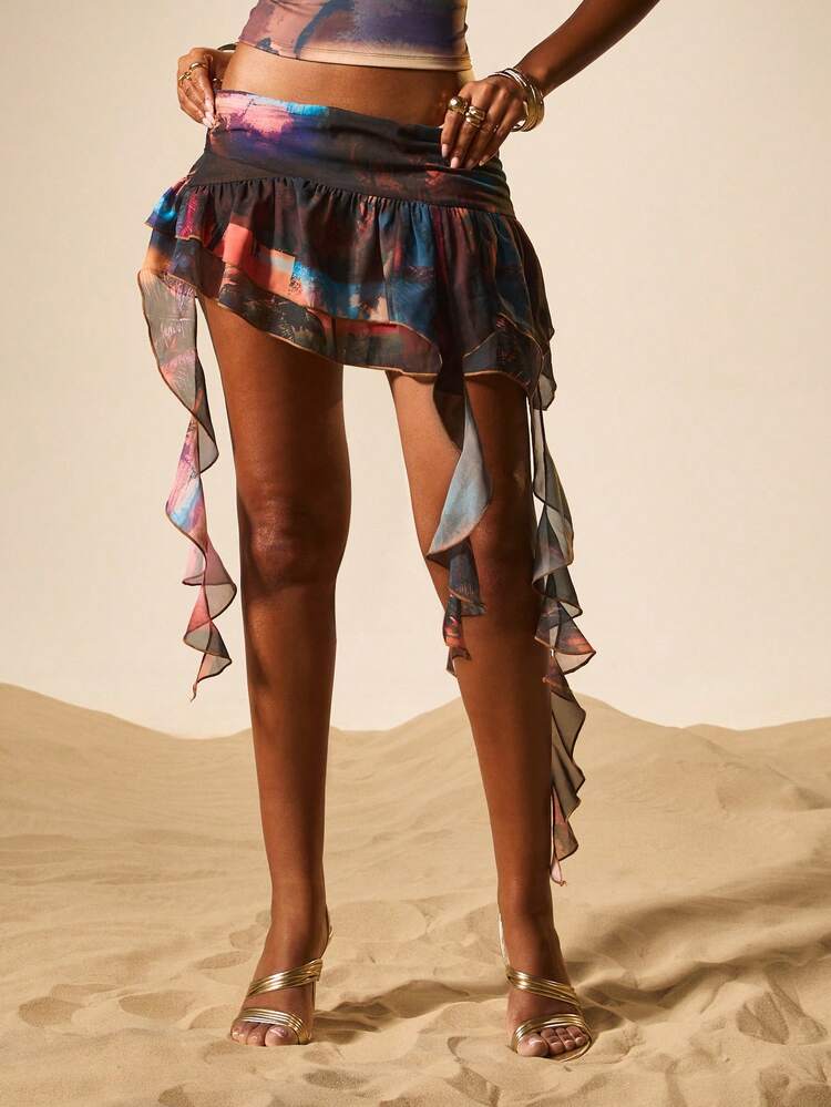 MISSGUIDED Jupe mini asymétrique à volants et imprimé tropical avec couches superposées. Style enveloppant en mousseline fluide, idéal pour les vacances à la plage et les festivals d'été pour femmes