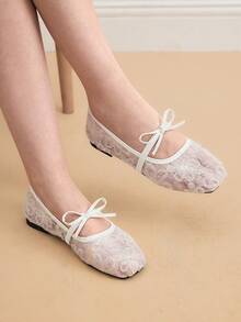 Eladyva Schleife Quadratische Spitze Damen Flache Schuhe, Gestrickte Casual Schuhe, Große Größen Casual Ballett Schuhe, Flache Damen Slip-On Schuhe, Komfortable vielseitige Schuhe, Boho-Stil Gelb, Schwarz, Weiß, Beige, Hellblau, Leopard Muster Frühling/Herbst Spitze Flache Schuhe, Europäisch und Amerikanisch Große Größen Sommer Outdoor Casual Walkingschuhe, Damen Casual Flache Schuhe, Schlabbrige Schuhe, Cut Out Schleife Chinesischer Stil Damen Loafer, Elegante Weiße Flache Schuhe, Blumig - weiße Blüten - Übersicht 2