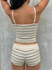 SHEIN EZwear Bộ đồ hai mảnh nữ màu xanh trắng nâu kẻ sọc phối màu tương phản gồm áo hai dây và quần short – Phong cách vintage Y2K ngọt ngào, dịu dàng, hoàn hảo cho du lịch nghỉ dưỡng, đi làm hàng ngày, hẹn hò, tụ họp, đi biển mùa xuân/hè, mặc nhà mùa thu/đông, đám cưới, lễ tốt nghiệp, ngày Valentine, các lễ hội miền Tây, những buổi hẹn hò lãng mạn, tiệc trà chiều, tựu trường và trang phục thể thao & mặc nhà thanh lịch. - Nhiều màu - Xem 2