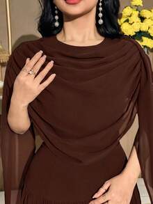 Modelyn 女士优雅圆领长连衣裙，简约设计，适合夏季穿着 - 咖啡棕 - 查看 2