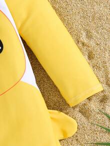 SHEIN Traje de baño de protección solar de manga larga con diseño de pato de color contrastante y diseño de retazos para niño preadolescente, adecuado para vacaciones en la playa, natación, verano - Amarillo - Ver 7