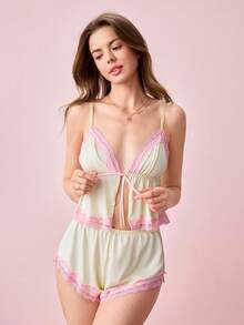 Bonmuse 2件組女款黃色深V領蕾絲拼接露背短上衣與短褲睡衣套裝，夏季居家休閒睡衣 - 黃色 - 查看 8