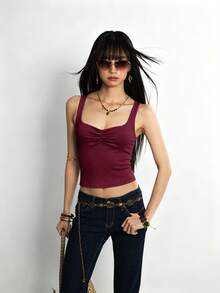 Rina Fox Top corto ajustado con cuello de corazón, busto fruncido y unicolor minimalista para mujer talla grande, para uso casual y de viaje en verano - Burdeos - Ver 5