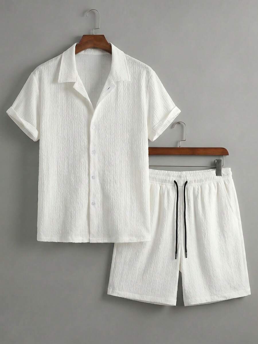 EGENSIO Herrset med enfärgad kortärmad skjorta med knappar framtill och shorts med dragsko i midjan, casual stil - Vitt - Visa 1