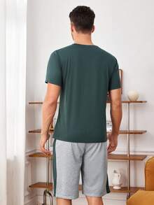 SHEIN Provexi Conjunto de pijama de camiseta de manga corta de cuello redondo y pantalones cortos de color contrastante para hombre - Verde Oliva - Ver 2