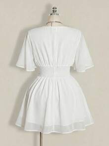 SHEIN ICON 大码V领荷叶边A字连衣裙，适合海滩度假、波西米亚风、嬉皮风、Y2K风格、夏季、情人节、优雅约会等场合。 - 白色 - 查看 2