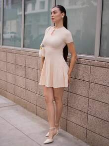 Andrea Bello 女士优雅通勤简约米色针织A字连衣裙 - 米色 - 查看 4