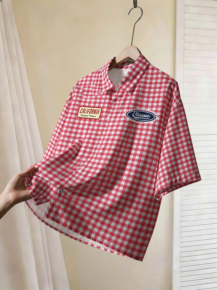 Chillumni Áo sơ mi nam tiêu chuẩn kiểu dáng thường ngày, áo sơ mi cài nút kẻ caro đỏ trắng, logo in cổ điển, áo sơ mi mùa hè tay ngắn cổ bẻ, áo sơ mi phong cách đường phố thường ngày. - Nhiều màu - Xem 1