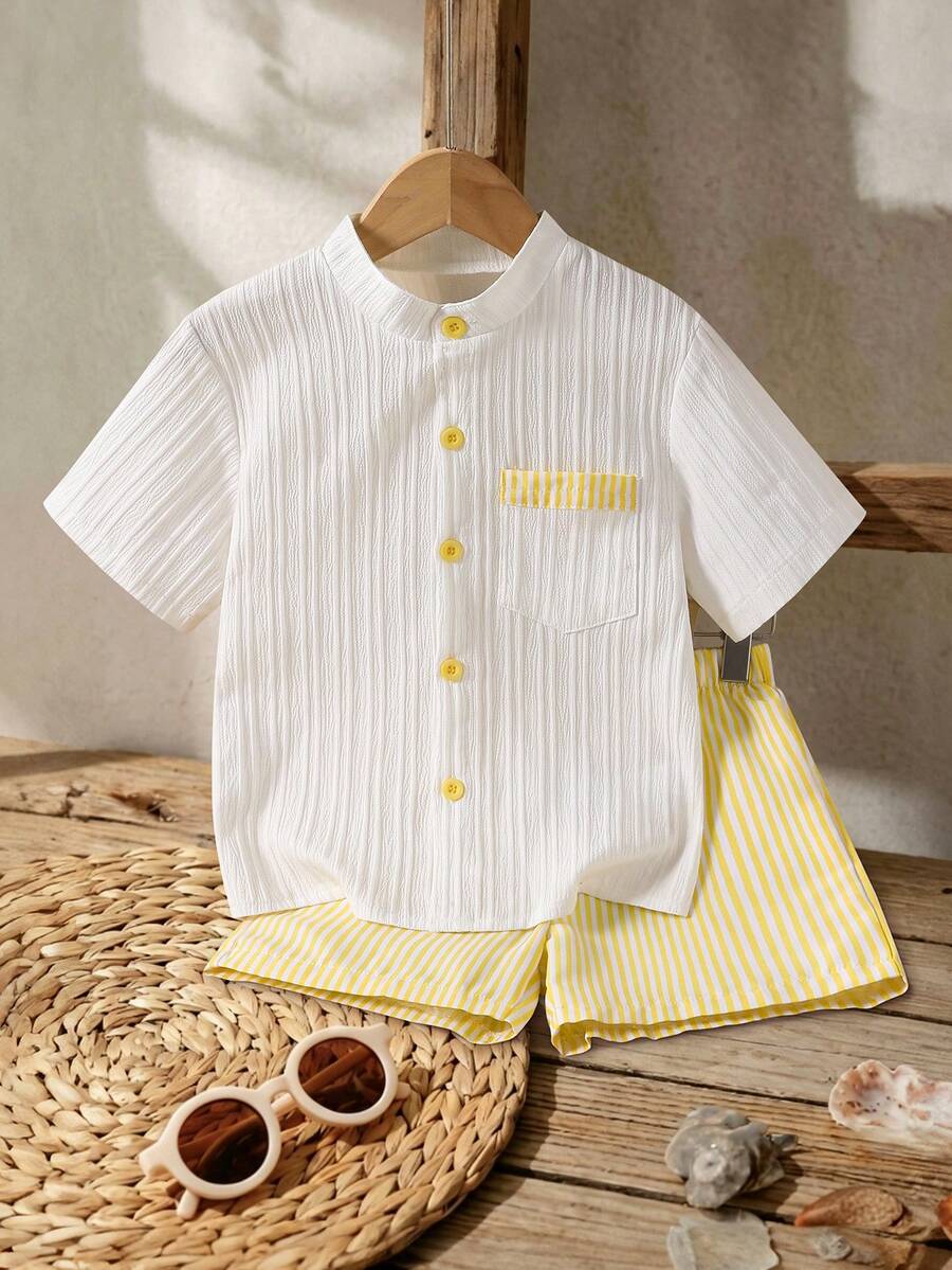 SHEIN Casuvi Kids 男童夏季椰子树字母印花翻领衬衫(带口袋)搭配纯色休闲短裤套装(2件套),适合外出、度假及各种场合。 - 黃色 - 查看 1