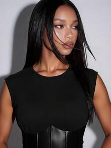 Normani 女款黑色圓領PU皮革拼接修身背心，時尚無袖上衣，適合秋季外出與性感夜晚穿搭 - 黑色 - 查看 4