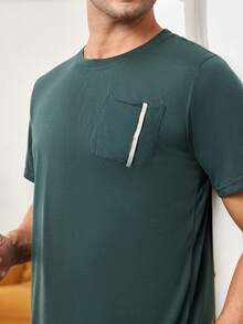 SHEIN Provexi Conjunto de pijama de camiseta de manga corta de cuello redondo y pantalones cortos de color contrastante para hombre - Verde Oliva - Ver 8