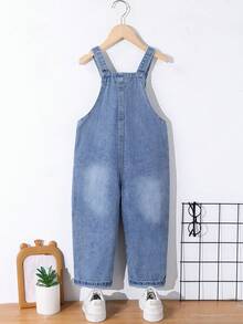 SHEIN Playful Pals 幼童中性牛仔吊帶褲，淺藍復古色，休閒舒適復古風，可調式吊帶 + 側扣，破洞褲腿設計，毛邊邊緣，柔軟棉質牛仔布，適合夏季度假、音樂節、日常穿著、上學、聚會、通勤 - 中等水洗藍 - 查看 2