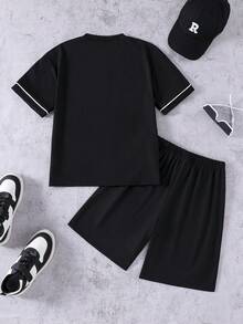 2pcs Boys' Minimalist Fashionable Snowflake Print Crew Neck Knit T-Shirt And Shorts Set, Comfortable Fabric, Stylish Fit, Spring/Summer New Arrival, Suitable For Multiple Seasons And Occasions - Black - View 2