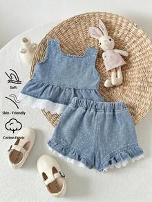 SHEIN Playful Pals 两件套婴幼儿女童休闲牛仔套装，蕾丝边饰，无袖上衣搭配松紧腰短裤，采用柔软棉质牛仔面料，适合夏季、度假、日常穿着、派对、上学等场合。 - 中等水洗藍 - 查看 2